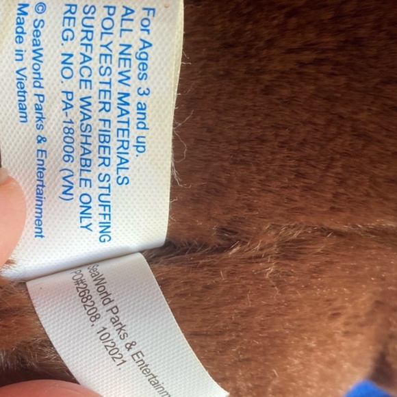 SALE!!! SeaWorld 2021 Walrus plush toy - Picture 3 of 6